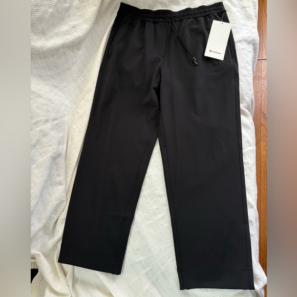 NWT Lululemon Tapered-Leg Mid-Rise Crop 25” Luxtreme Women’s Black Small Pants - Picture 2 of 14